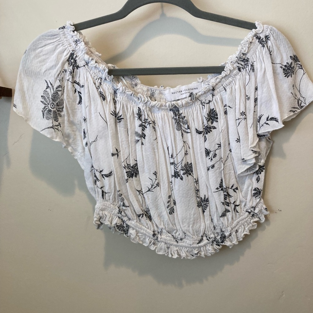 Cropped off the shoulder